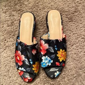 Floral print slippers